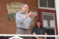 Monsieur Louis Bruens présente Sophie Moisan